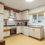 13 Guest 3 Min Walk To Bbq Cinema Perfect For Groups *
