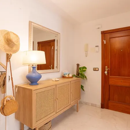 Valentina - Renovated On Alamos Villa
