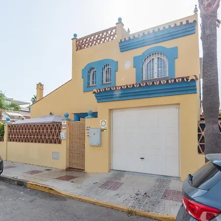 Valentina - Renovated On Alamos Villa