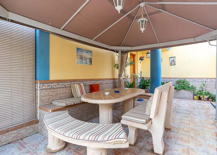 Valentina - Renovated On Alamos Villa