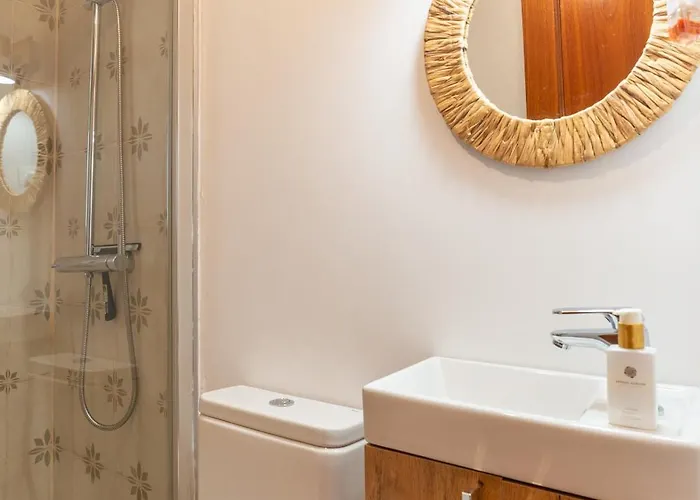 Valentina - Renovated On Alamos Villa *