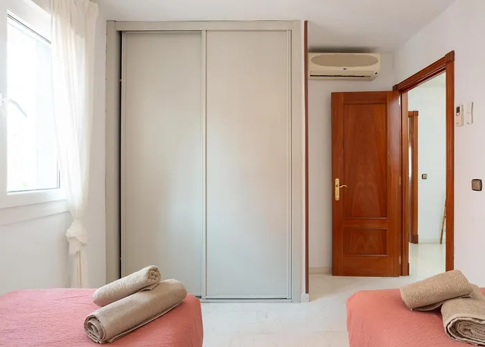 Valentina - Renovated On Alamos Villa