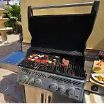 13 Guest 3 Min Walk To Bbq Cinema Perfect For Groups