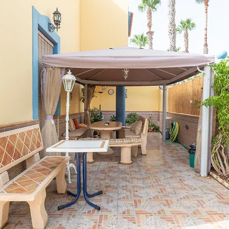 Valentina - Renovated On Alamos Willa