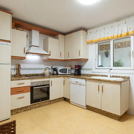 Valentina - Renovated On Alamos *