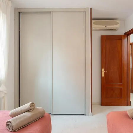 Valentina - Renovated On Alamos Villa