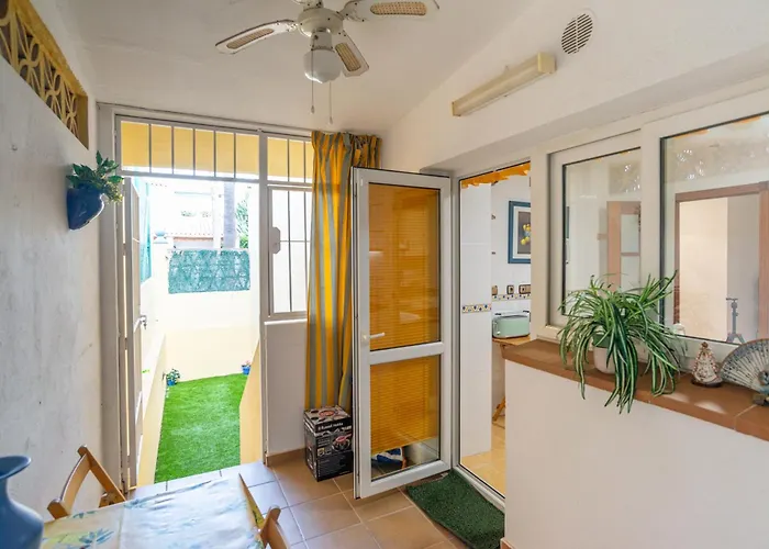 Vila 13 Guest Villa 3 Min Walk To Beach Bbq Cinema Perfect For Groups Torremolinos