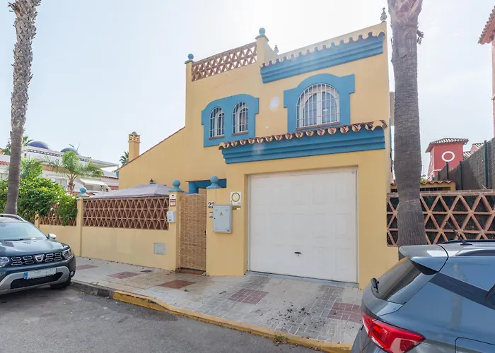 13 Guest Villa 3 Min Walk To Beach Bbq Cinema Perfect For Groups Vila