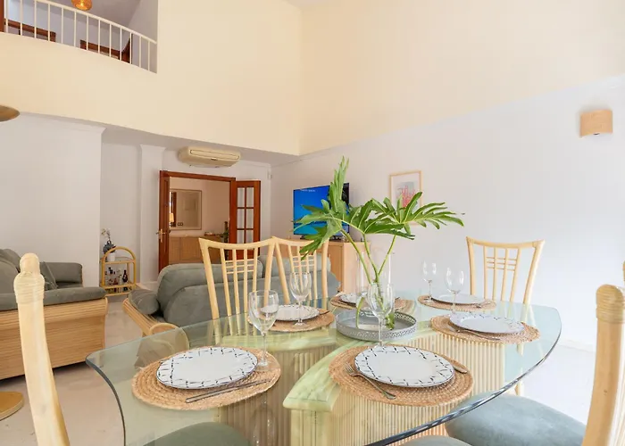 Vila 13 Guest Villa 3 Min Walk To Beach Bbq Cinema Perfect For Groups Torremolinos