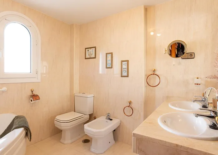 13 Guest Villa 3 Min Walk To Beach Bbq Cinema Perfect For Groups