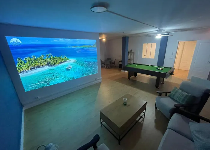 13 Guest Villa 3 Min Walk To Beach Bbq Cinema Perfect For Groups